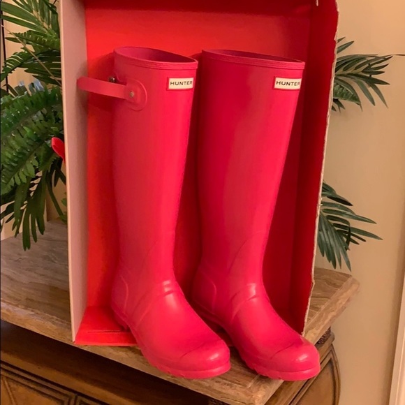 Hunter Shoes - NIOB  tall gloss bright pink hunter boots.8